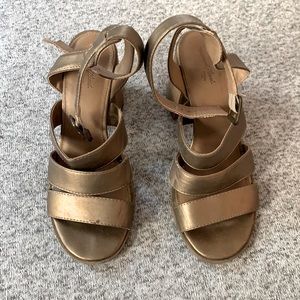 Universal Thread Gold Sandals